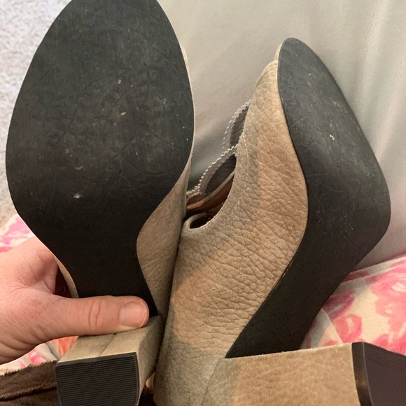 Heels - Picture 5 of 6